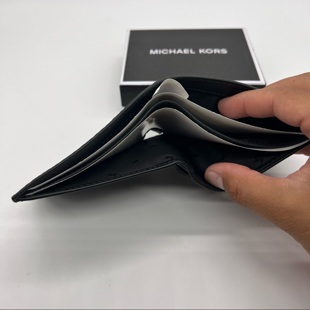 Michael Kors Greyson Logo Embossed Leather Billfold Men's Wallet - Picture 3 of 11